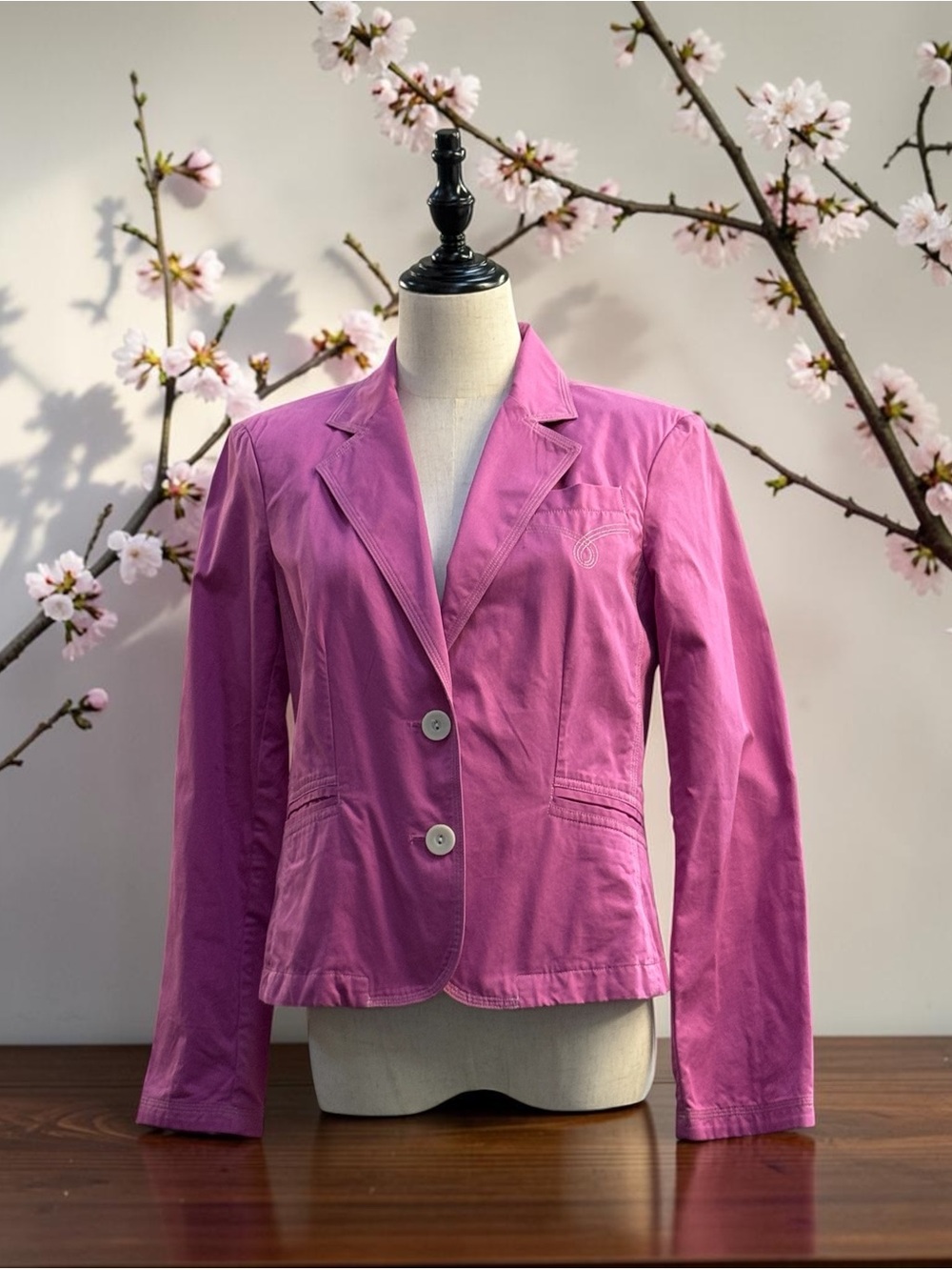 Robert Graham, fuchsia, magenta, blazer. Size medium- unique patterned interior